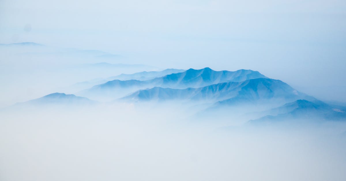découvrez la beauté des montagnes, un monde de paysages époustouflants et d'aventures inoubliables. que ce soit pour la randonnée, le ski ou simplement admirer les panoramas, les montagnes offrent une expérience revitalisante en pleine nature.