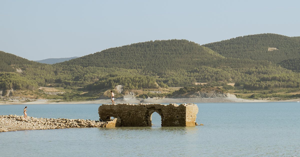 découvrez l'univers fascinant de la navarre, région historique d'espagne, riche en paysages spectaculaires, traditions culturelles et délices culinaires. explorez ses villes emblématiques, ses historicités et profitez d'activités en plein air au cœur d'une nature préservée.