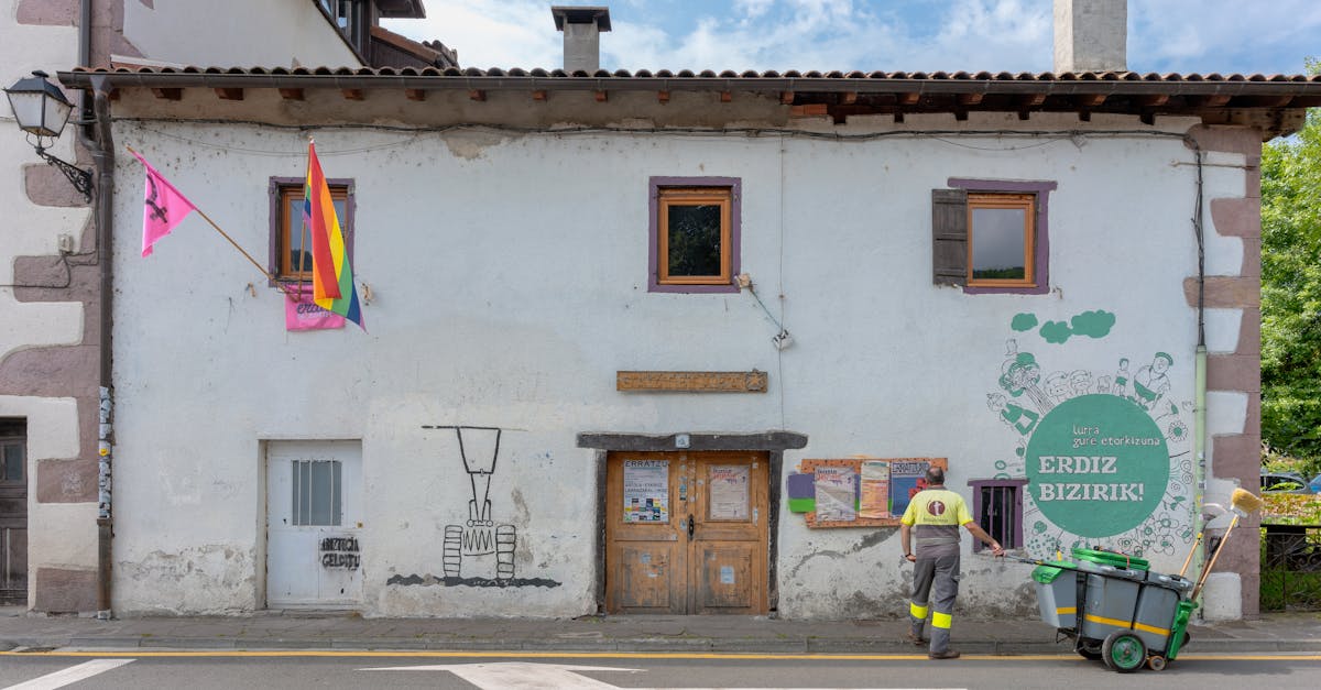 découvrez la région de navarre, un trésor caché du nord de l'espagne, riche en histoire, culture et paysages époustouflants. explorez ses villes historiques, savourez sa gastronomie unique et plongez-vous dans la nature préservée des pyrénées.