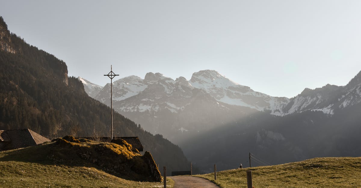 découvrez nidwalden, une magnifique région suisse nichée entre les montagnes et le lac des quatre-cantons. profitez de paysages à couper le souffle, d'activités de plein air comme la randonnée et le ski, et explorez la richesse culturelle de cette destination unique.