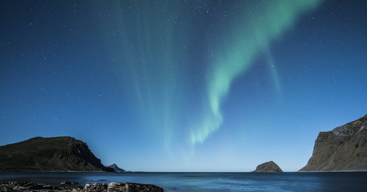 découvrez la norvège, un pays aux paysages époustouflants, entre fjords majestueux, aurores boréales et riches traditions culturelles. explorez les villes vibrantes, la nature préservée et les activités en plein air qui font de la norvège une destination incontournable.