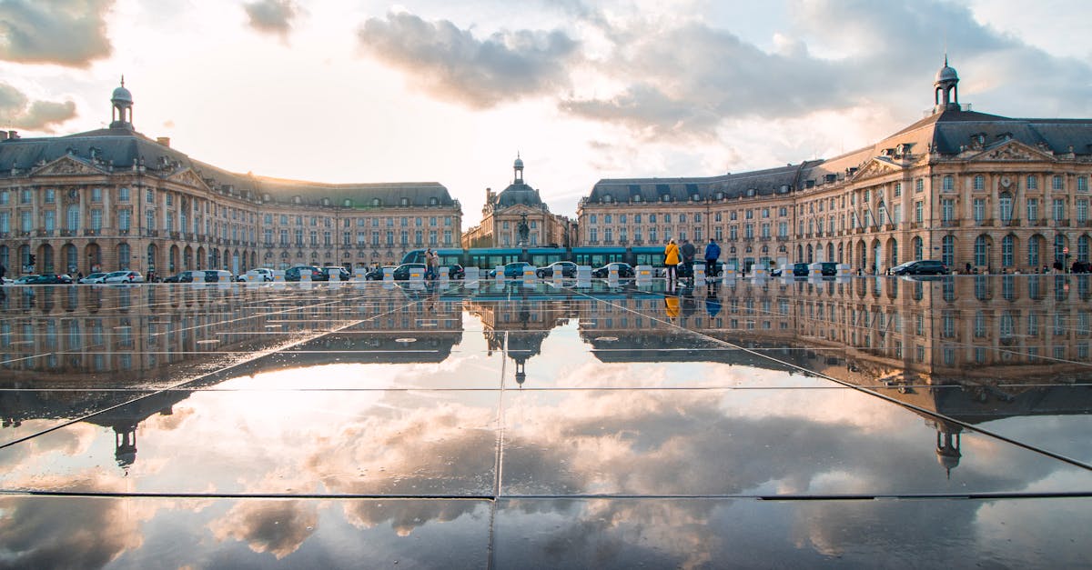 découvrez la nouvelle-aquitaine, région riche en patrimoine culturel, paysages variés et gastronomie savoureuse. explorez ses charmantes villes, ses plages ensoleillées et ses vignobles renommés. un voyage inoubliable vous attend au cœur du sud-ouest de la france.