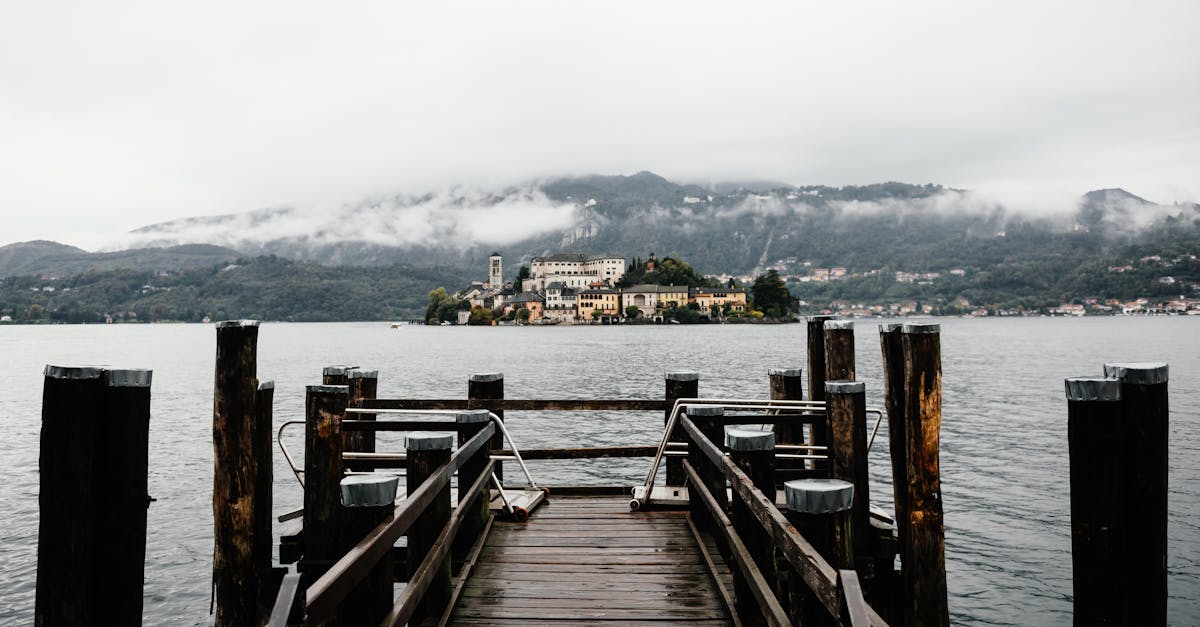 découvrez le piedmont, une région envoûtante d'italie célèbre pour ses paysages pittoresques, ses délicieuses truffes et ses prestigieux vins. entre montagnes majestueuses et vallées verdoyantes, le piedmont vous invite à explorer ses villages charmants et sa riche culture.