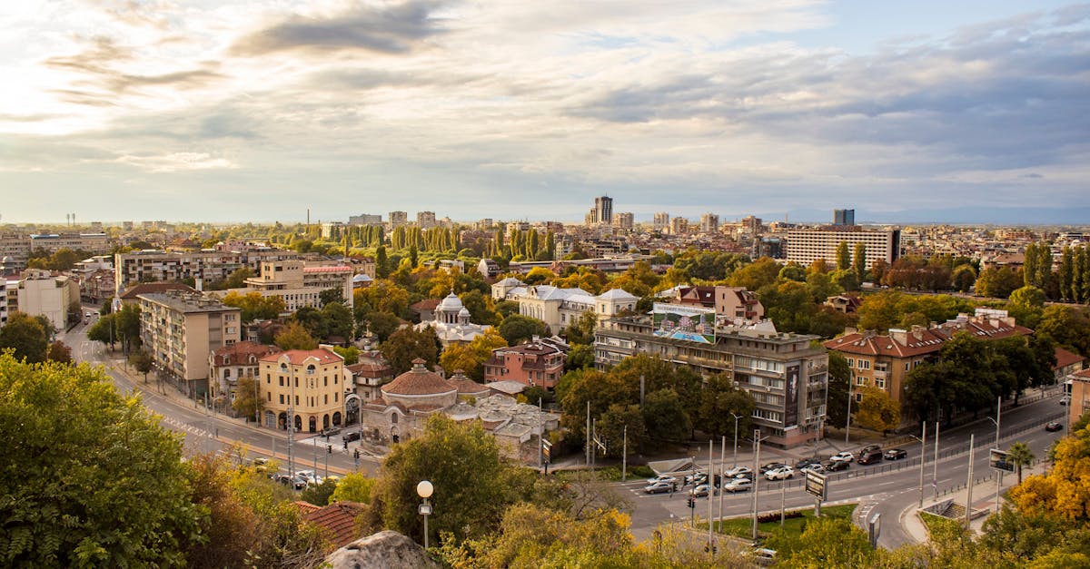 découvrez plovdiv, l'une des plus anciennes villes d'europe, riche en histoire, culture et architecture fascinante. explorez ses ruelles pittoresques, ses monuments antiques et vivez une expérience inoubliable au cœur de la bulgarie.