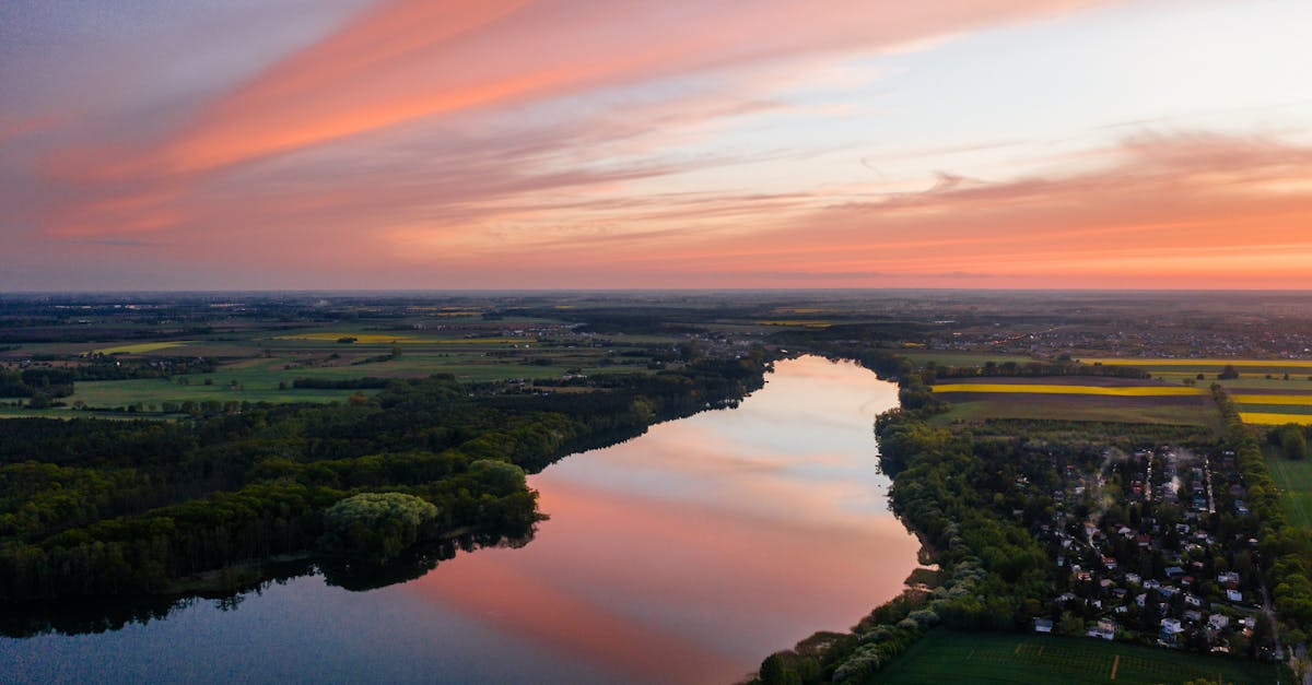 découvrez la pologne, un pays riche en histoire, paysages époustouflants et culture vibrante. explorez ses charmantes villes, sa délicieuse cuisine et son patrimoine unique tout en plongeant dans l'hospitalité chaleureuse de ses habitants.