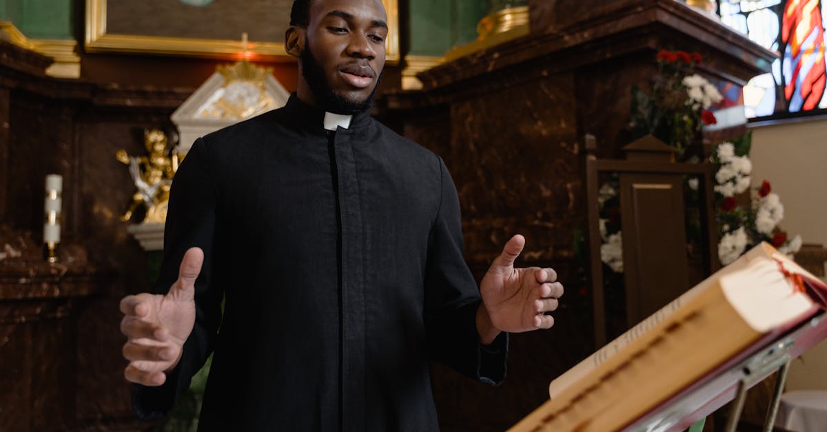 découvrez 'preacher', une série captivante qui mêle action, mystère et spiritualité. suivez jesse custer, un prêtre en quête de rédemption, alors qu'il explore des thèmes de foi et de pouvoir dans un univers fascinant et souvent troublant. ne manquez pas cette aventure hors du commun à travers le doute et la foi.