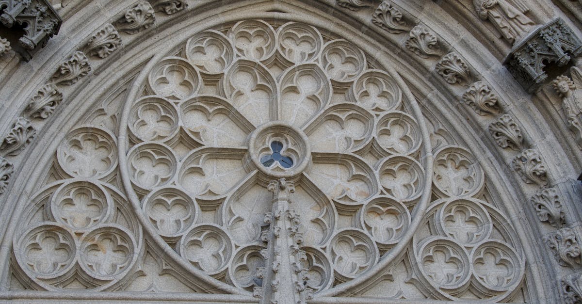 découvrez quimper, une charmante ville bretonne riche en histoire et en culture. explorez ses rues pavées, admirez la cathédrale saint-corentin et savourez la gastronomie locale. quimper vous attend pour une expérience unique entre traditions et modernité.