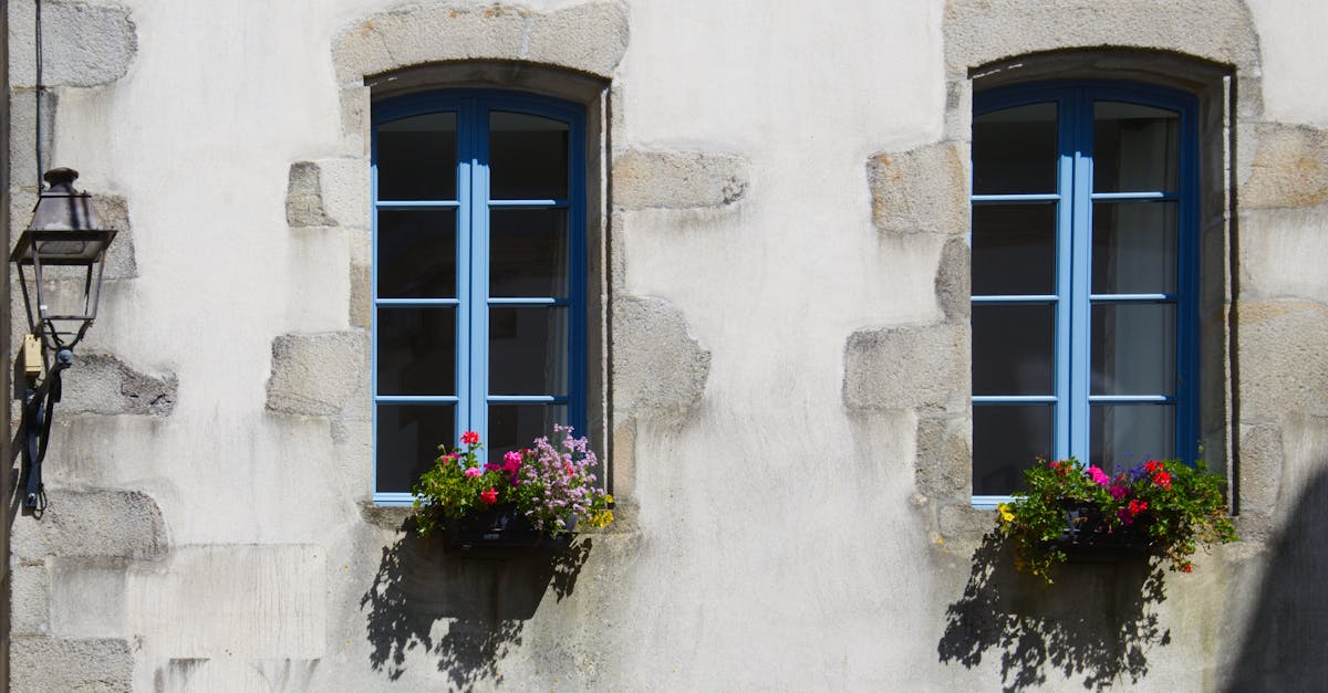 découvrez quimper, une charmante ville bretonne riche en histoire et en culture. explorez ses ruelles médiévales, admirez la cathédrale saint-corentin et savourez la gastronomie locale. un voyage inoubliable au cœur de la bretagne vous attend!