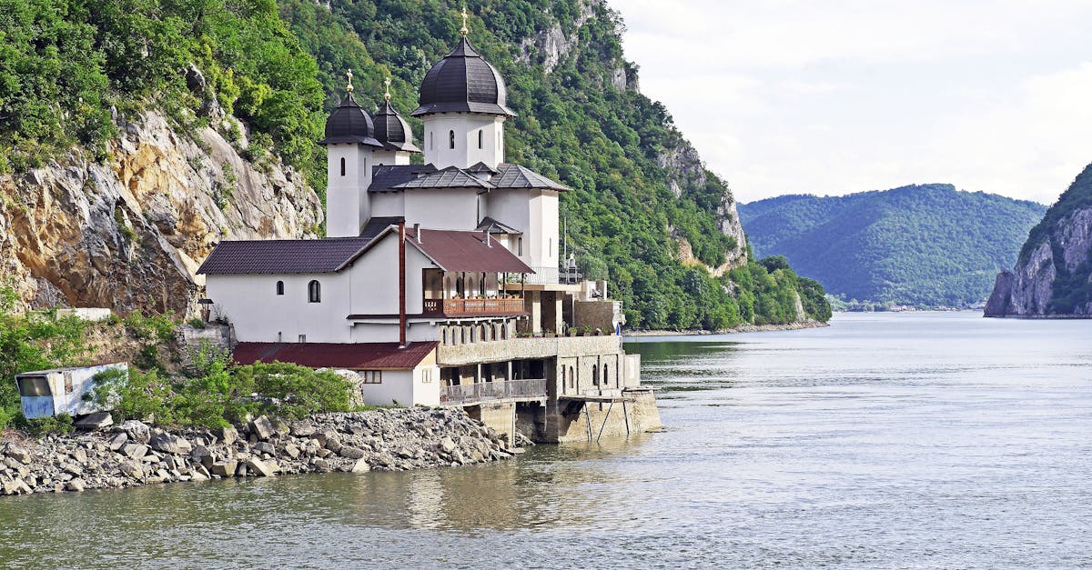 découvrez la beauté et la richesse culturelle de la roumanie, un pays aux paysages variés, aux traditions fascinantes et à l'hospitalité chaleureuse. explorez ses villes historiques, ses châteaux envoûtants et ses paysages naturels époustouflants.