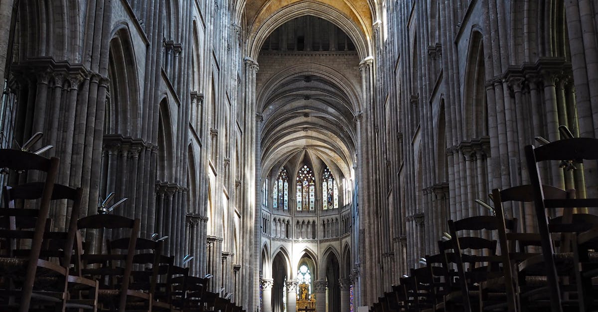 découvrez rouen, la capitale historique de la normandie, célèbre pour son patrimoine médiéval, ses maisons à colombages et la cathédrale de notre-dame. explorez ses musées, ses ruelles pittoresques et savourez la gastronomie locale dans cette ville riche en culture et en histoire.