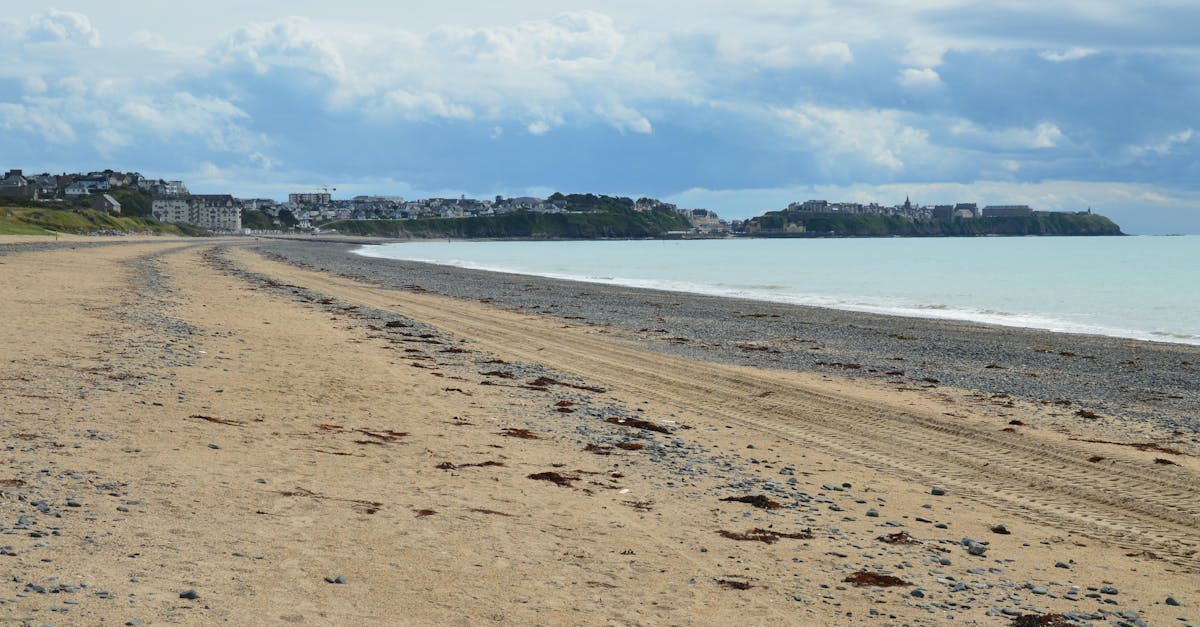 découvrez saint-gilles-les-bains, une station balnéaire envoûtante de l'île de la réunion, offrant des plages de sable fin, des activités nautiques variées et une ambiance chaleureuse. profitez de moments inoubliables au cœur de paysages tropicaux exceptionnels.