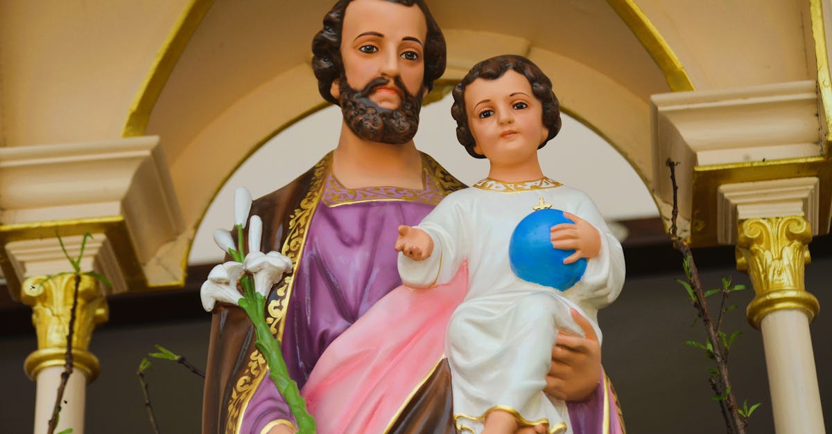 découvrez la vie et l'héritage de saint joseph, figure emblématique du christianisme, connu pour sa foi, sa protection de la sainte famille et son rôle en tant que modèle de vertu et de dévouement. plongez dans son histoire et les traditions qui lui sont associées.