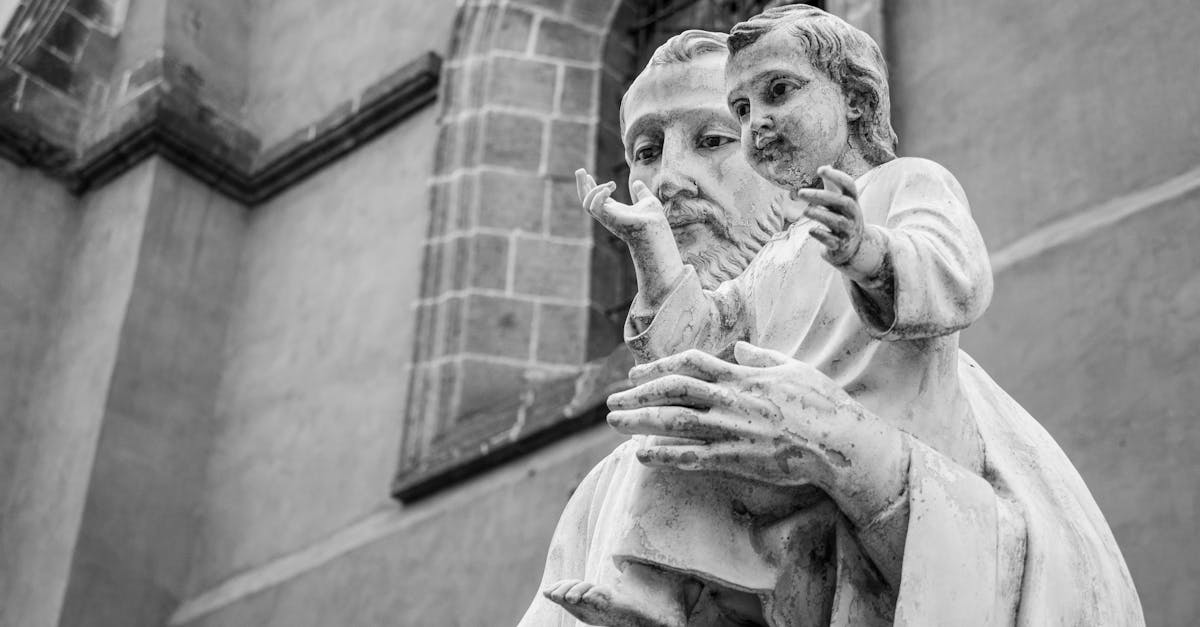 découvrez la vie et l'héritage de saint joseph, figure emblématique du christianisme. explorez son rôle comme père adoptif de jésus et saint patron des travailleurs, et inspirez-vous de sa foi et de son dévouement.
