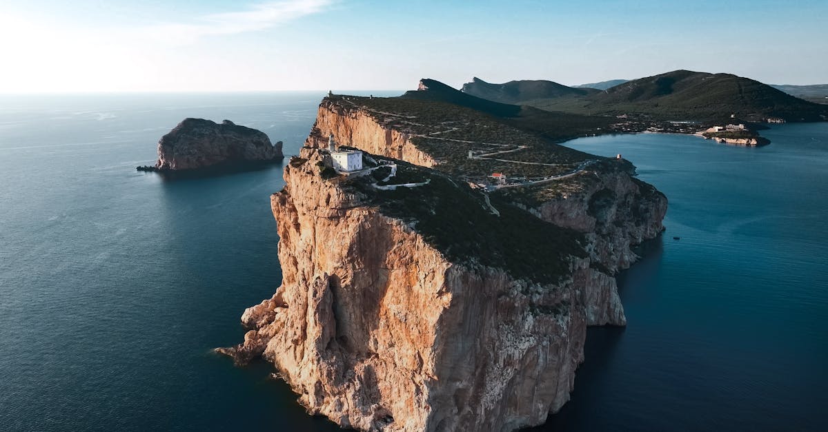 découvrez la beauté envoûtante de la sardaigne, une île méditerranéenne réputée pour ses plages magnifiques, ses paysages naturels variés et sa riche culture. partez à l'aventure entre ses montagnes et ses côtes argentées, tout en savourant une délicieuse cuisine locale.