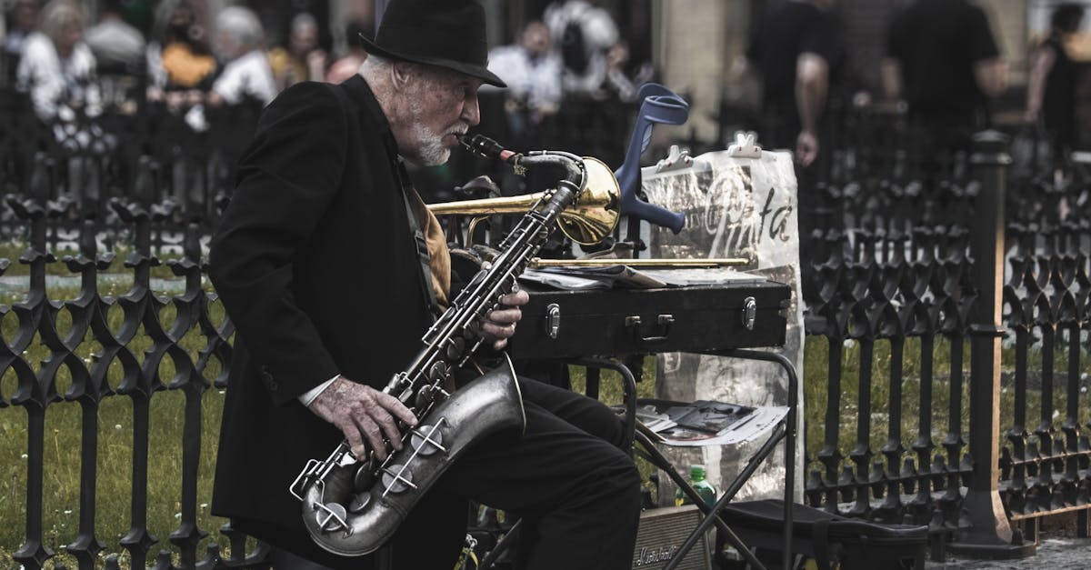découvrez le monde captivant du saxophone, un instrument emblématique alliant grâce et puissance sonore. que vous soyez débutant ou musicien accompli, explorez son histoire, ses techniques de jeu et les meilleures astuces pour maîtriser cet instrument à vent fascinant.