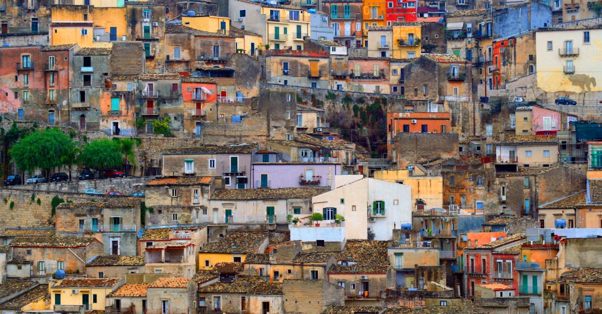 découvrez la beauté envoûtante de la sicile, cette île méditerranéenne riche en culture, histoire et paysages à couper le souffle. explorez ses plages dorées, ses sites historiques fascinants et savourez la délicieuse cuisine sicilienne.