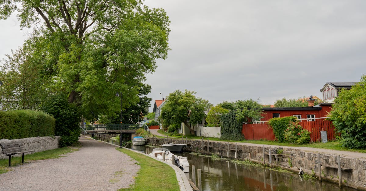 découvrez södermanland, une région pittoresque de suède, riche en histoire, nature préservée et charmants villages. explorez ses paysages variés, ses châteaux majestueux et ses activités en plein air qui raviront les amoureux de la nature et les passionnés de culture.