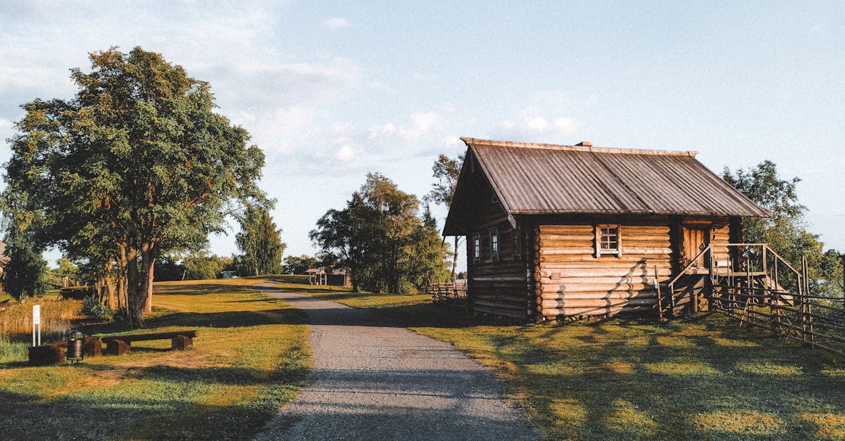 découvrez south karelia, une région pittoresque de finlande offrant des paysages à couper le souffle, des lacs scintillants et une riche culture historique. explorez ses charmantes villes, ses activités de plein air et savourez la cuisine locale pour une expérience inoubliable.