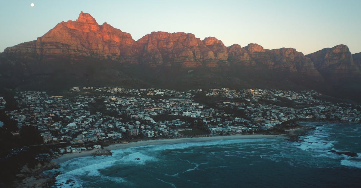 découvrez l'afrique australe, une région riche en cultures vibrantes, paysages spectaculaires et biodiversité unique. explorez des destinations emblématiques, des safaris inoubliables et des traditions captivantes dans ce coin fascinant du continent africain.