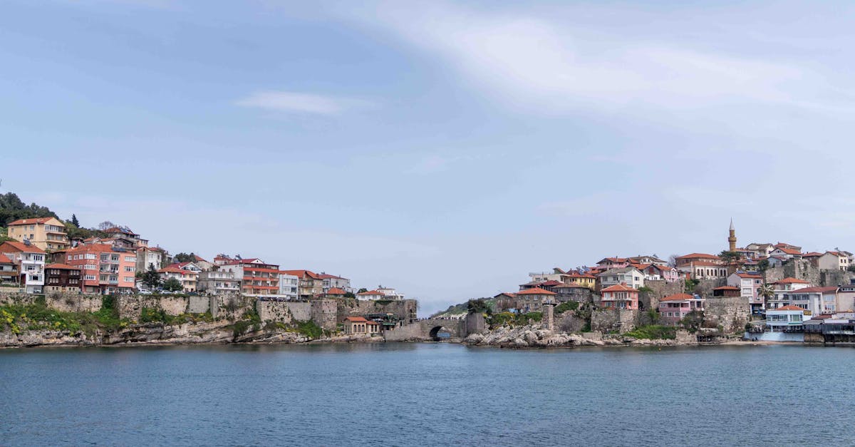découvrez le charme envoûtant de l'europe du sud, une région riche en culture, en paysages à couper le souffle et en délices culinaires. explorez les trésors historiques de l'espagne, l'italie, la grèce et d'autres pays méditerranéens, tout en profitant d'un climat ensoleillé et d'une atmosphère chaleureuse.