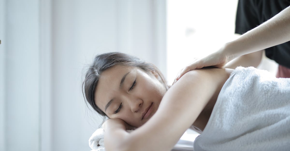 découvrez notre spa, un havre de paix dédié à votre bien-être. offrez-vous des soins relaxants, des massages apaisants et des moments de détente dans un cadre luxueux. évadez-vous le temps d'une journée et laissez derrière vous le stress quotidien.
