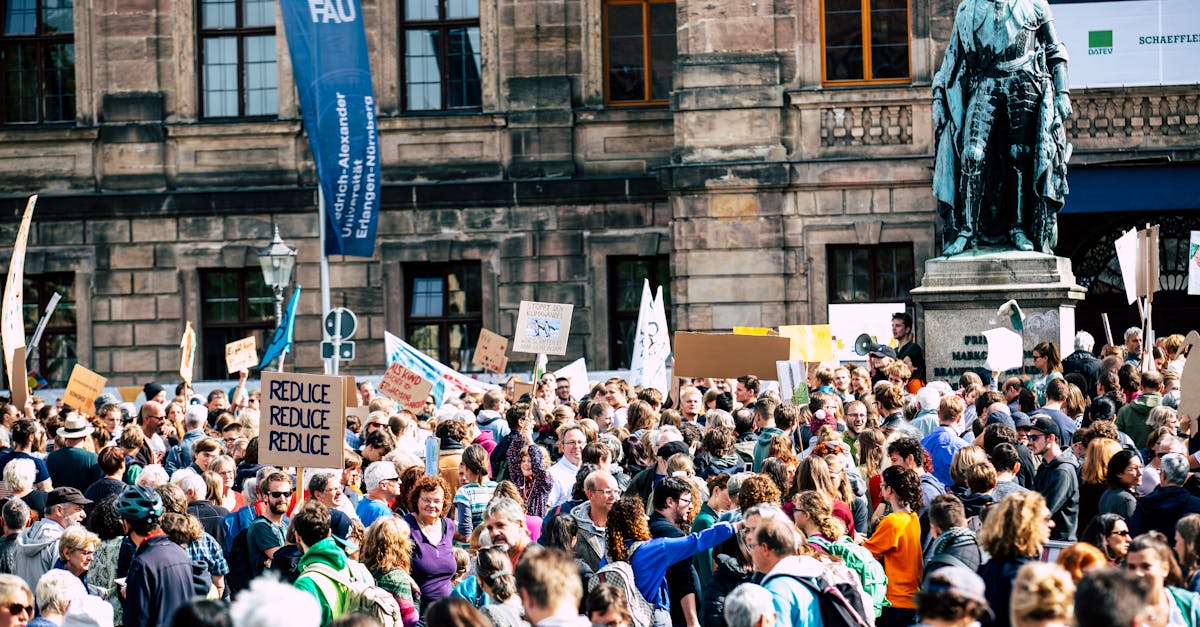 découvrez strasbourg, une ville riche en histoire et en culture, célèbre pour sa magnifique cathédrale, ses canaux pittoresques et sa délicieuse gastronomie. explorez ses quartiers charmants et plongez dans l'ambiance unique de cette capitale européenne.