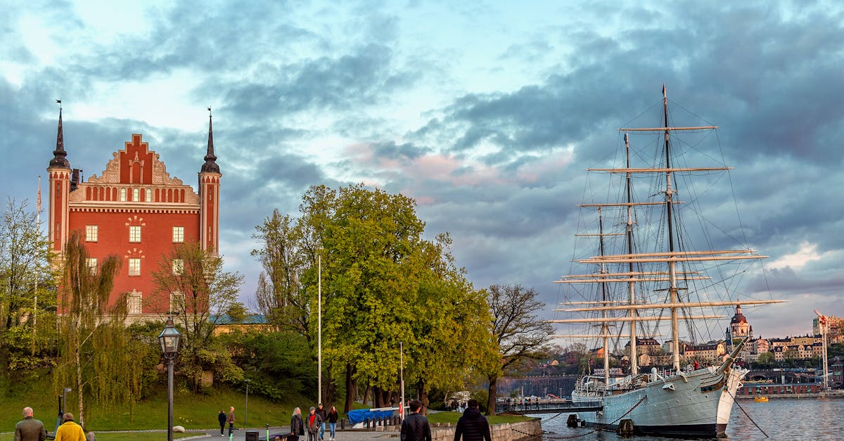 découvrez la suède, un pays aux paysages spectaculaires, riche en histoire et en culture. explorez ses villes emblématiques comme stockholm et göteborg, plongez dans la nature sauvage des forêts et des archipels, et savourez la gastronomie suédoise. une destination parfaite pour les amateurs d'aventure et de tranquillité.
