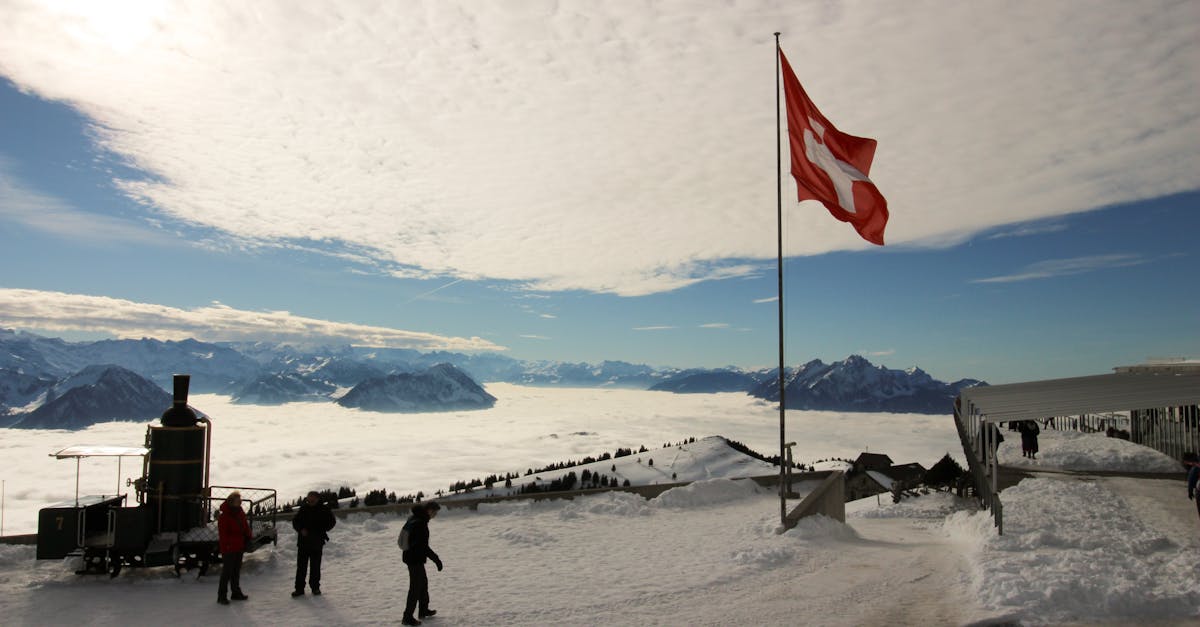 découvrez la beauté de la suisse, entre montagnes majestueuses, lacs scintillants et villes charmantes. explorez ses paysages à couper le souffle, sa riche culture et savourez ses délices culinaires.