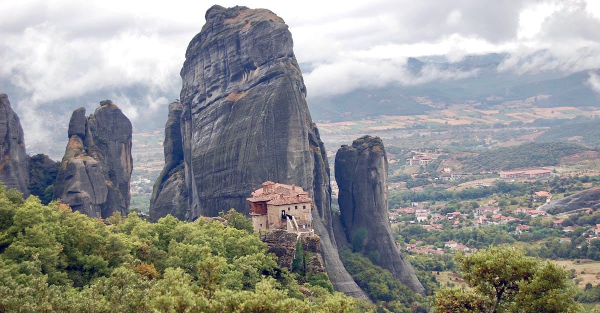 découvrez la thessalie, région inspirante de la grèce, célèbre pour ses paysages pittoresques, ses montagnes majestueuses et son riche patrimoine historique. explorez ses traditions culturelles, ses sites archéologiques et ses charmants villages, tout en savourant la délicieuse gastronomie locale.