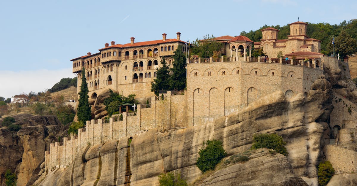 découvrez la thessalie, une région fascinante de la grèce, où les montagnes majestueuses, les plaines verdoyantes et la riche histoire s'entremêlent. explorez ses sites archéologiques, ses traditions culturelles et savourez la gastronomie locale.
