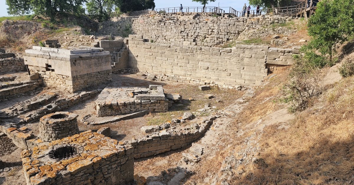 découvrez troyes, la charmante préfecture de l'aube, célèbre pour son patrimoine médiéval, ses maisons à colombages et ses ruelles pittoresques. explorez son histoire riche à travers ses musées, ses églises gothiques et plongez dans l'ambiance unique de cette ville au cœur de la champagne.