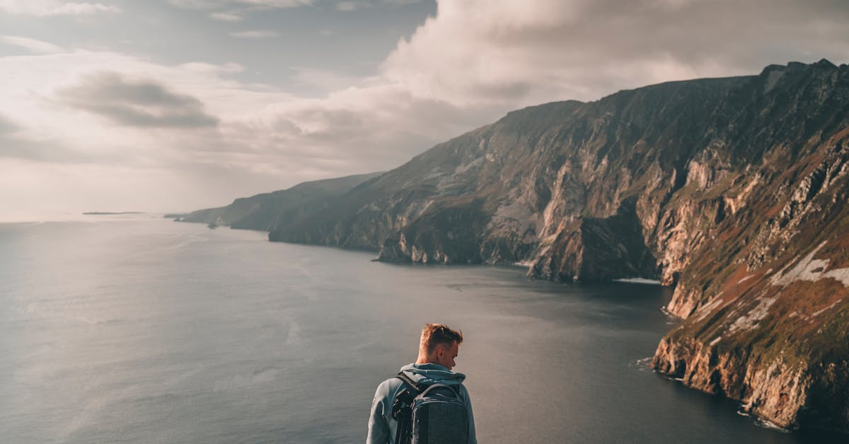 découvrez ulster, une région captivante d'irlande du nord, riche en histoire, culture et paysages époustouflants. explorez ses charmantes villes, ses sites historiques et ses magnifiques paysages naturels.