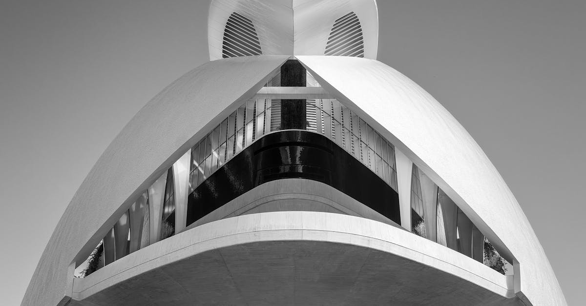 découvrez valence, une ville espagnole vibrant d'histoire, de culture et de gastronomie. explorez ses célèbres attractions, ses plages ensoleillées et ses délicieuses paellas, le tout au cœur d'une ambiance méditerranéenne envoûtante.