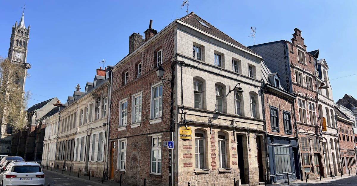 découvrez valenciennes, une ville riche en histoire et en culture, offrant un patrimoine architectural captivant, des espaces verts relaxants et une vie artistique dynamique. explorez ses musées, ses événements locaux et profitez de la gastronomie régionale dans cette destination attractive du nord de la france.