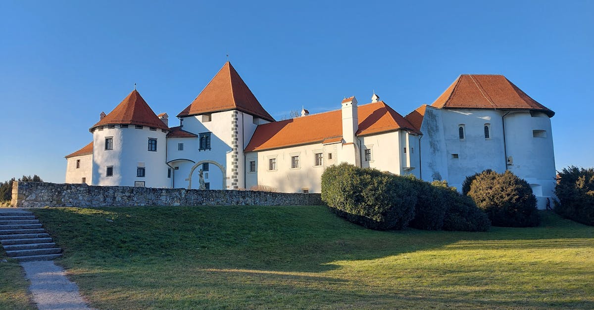 découvrez varaždin, une charmante ville croate riche en histoire, célèbre pour son architecture baroque, ses festivals culturels et sa beauté naturelle. explorez ses rues pavées, visitez le château de varaždin et profitez d'une atmosphère accueillante dans cette destination unique.