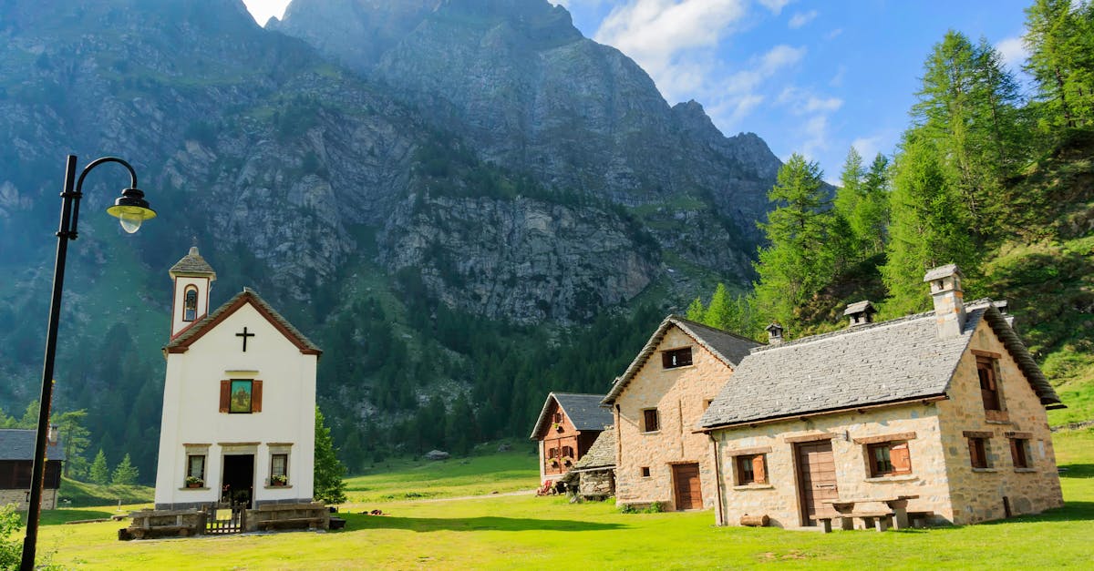 découvrez le charme authentique d'un village traditionnel, où la beauté des paysages, l'hospitalité des habitants et la richesse du patrimoine se rencontrent pour offrir une expérience inoubliable. explorez les ruelles pittoresques, les marchés animés et les coutumes locales qui font le caractère unique de ce village.