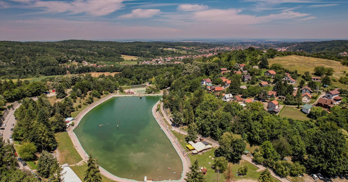 découvrez virovitica, une charmante ville croate riche en histoire, culture et paysages pittoresques. explorez ses attractions, sa gastronomie locale et profitez d'une atmosphère conviviale à travers ses charmantes ruelles. parfait pour une escapade inoubliable.