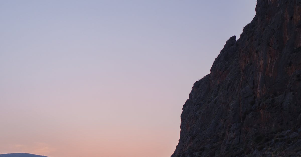 découvrez la beauté sauvage de la grèce occidentale, mêlant paysages pittoresques, plages dorées et richesses culturelles. explorez des sites historiques, savourez la cuisine locale et vivez des aventures inoubliables au cœur de cette région envoûtante.