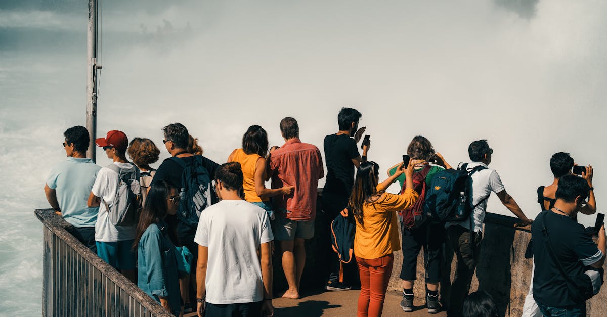 découvrez zurich, la plus grande ville de suisse, célèbre pour son atmosphère cosmopolite, ses paysages idylliques au bord du lac, ses musées de renommée mondiale et son ambiance dynamique. explorez ses quartiers typiques, goûtez à sa gastronomie locale et profitez des activités en plein air qui font de zurich une destination incontournable.